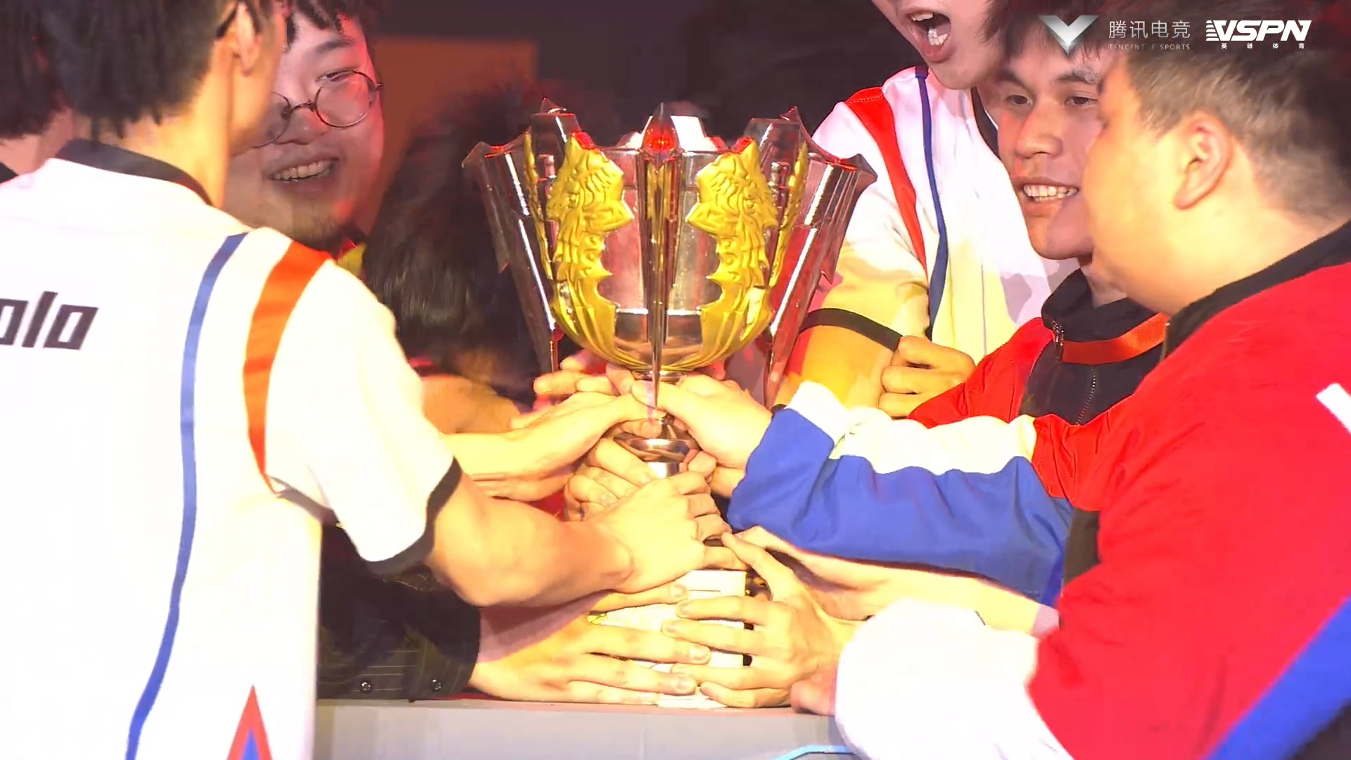 LGD力克FPX，Peanut单局斩获MVP峡谷大战全球总决赛，点燃全场激情