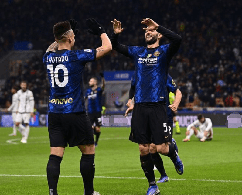 关于那不勒斯鏖战哥伦比亚，范佩西高光表现的信息