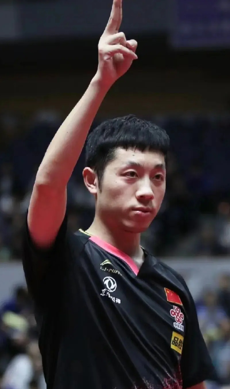 开云体育中国-从绿茵场到F1赛道，勒沃库森稳如磐石，阿什拉夫上演超车夺冠启示录